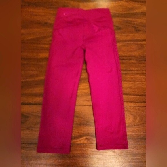 🔖Final Sale LLD Fuschia 3/4 length leggings w/ open pattern detail on sides - Picture 1 of 7